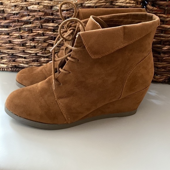 Madden Girl Brown Suede Wedge Booties - Like New - Picture 3 of 3